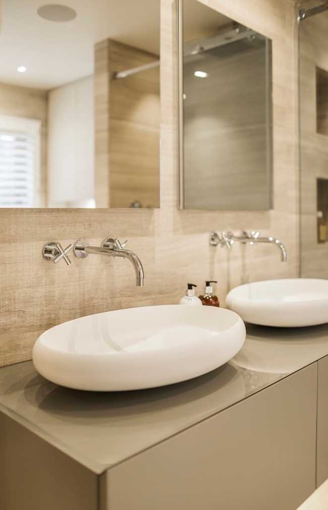 Doppio lavabo dalle forme moderne