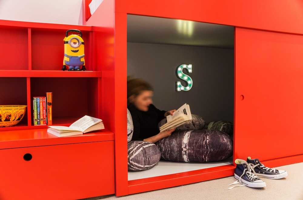 Camera dei bambini color rosso