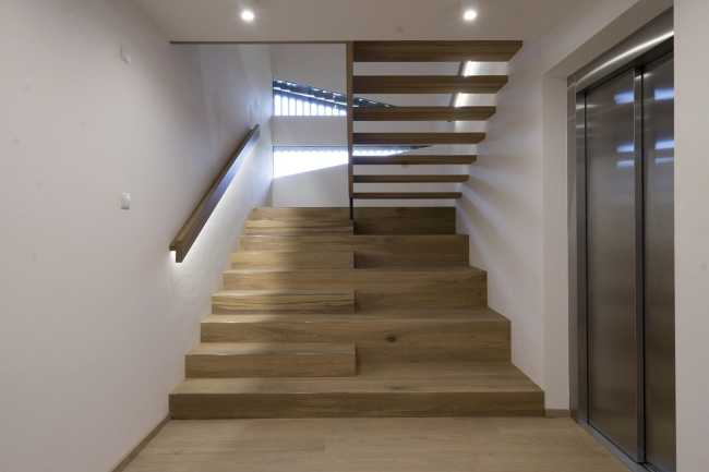 Escalera del cuerpo de madera villa
