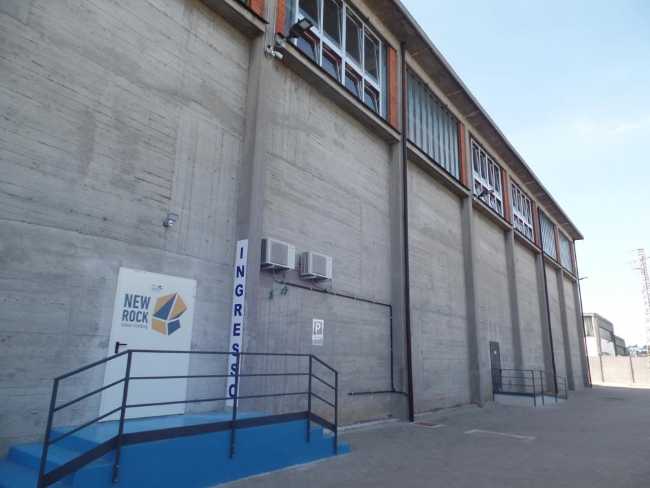 Capannone riconvertito a palestra per arrampicata