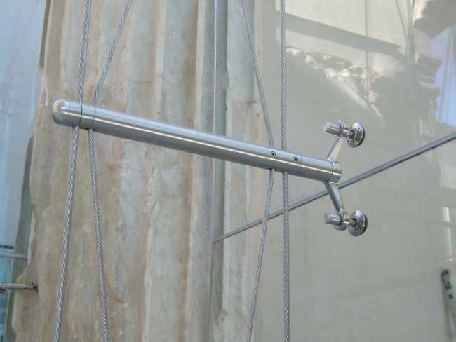 Dettaglio vetro e acciaio