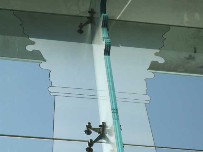 Colonne ricostruite in vetro