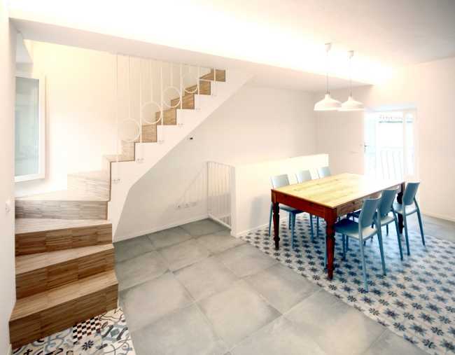 Sala da pranzo e scala interna