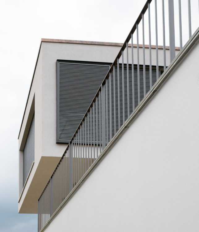 House extension with white cube