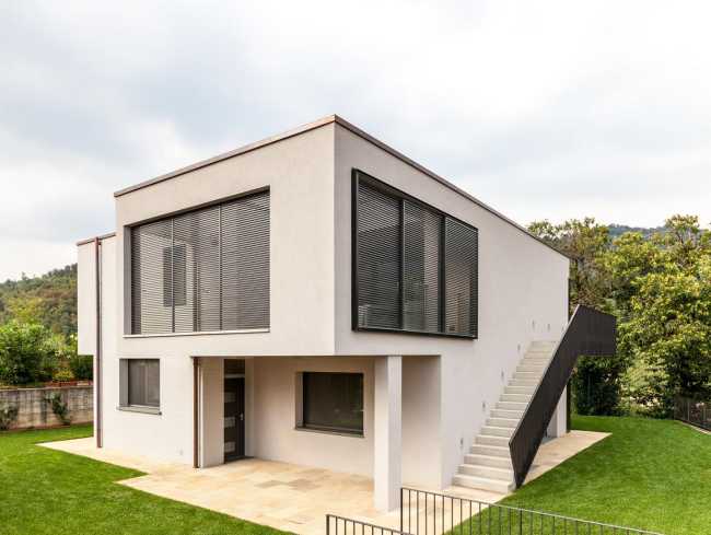 Contemporary dwelling house