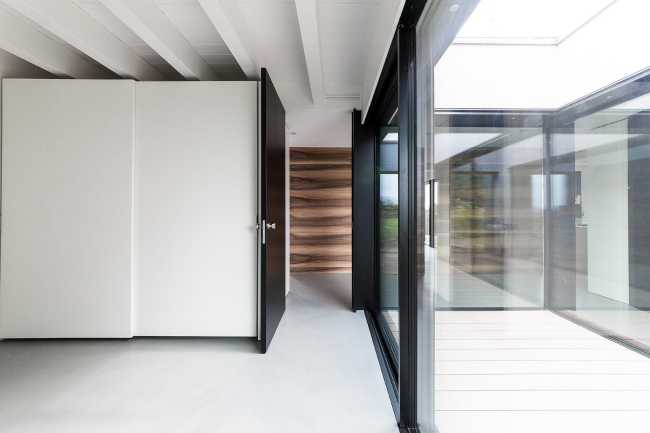 Window with black and white windows