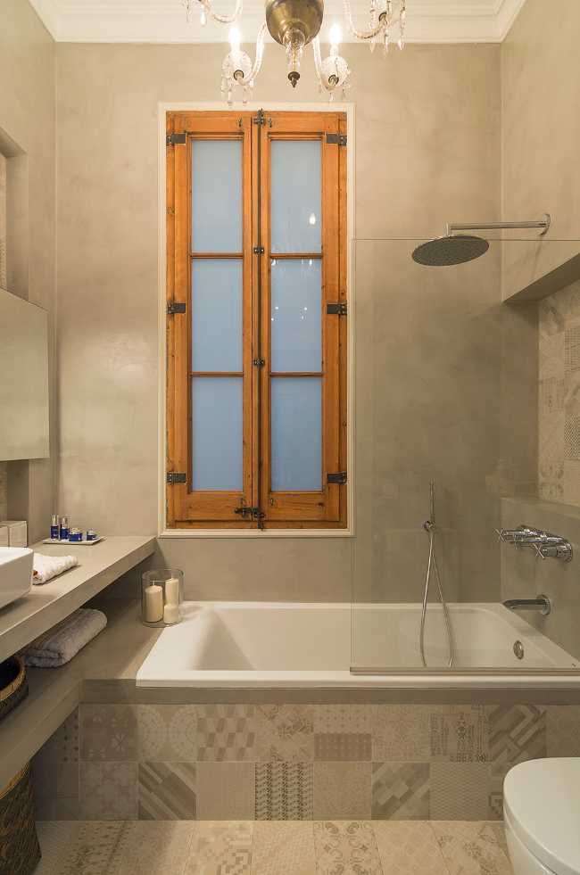 baño con azulejos diseñados