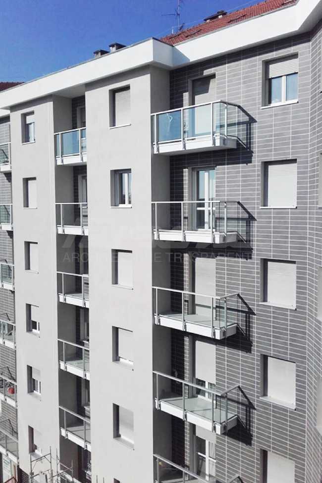 Parapetti in vetro e acciaio di faraone