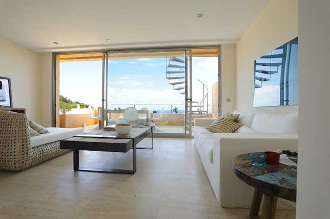 Large window of a house open to the landscape and the sea