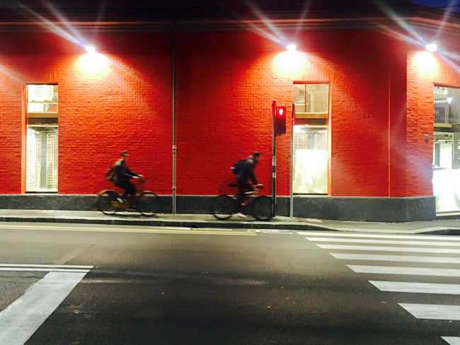 Ex capannone facciata rossa