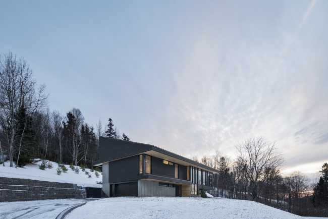 Villa inmersa en la naturaleza
