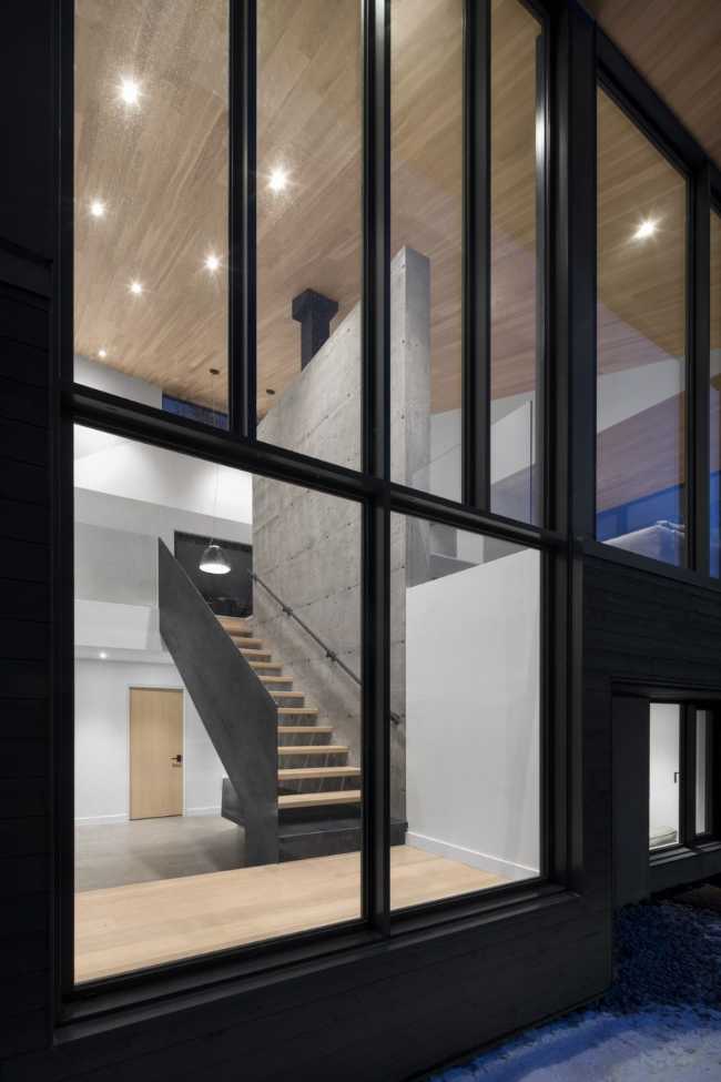 Vitral con accesorios negros