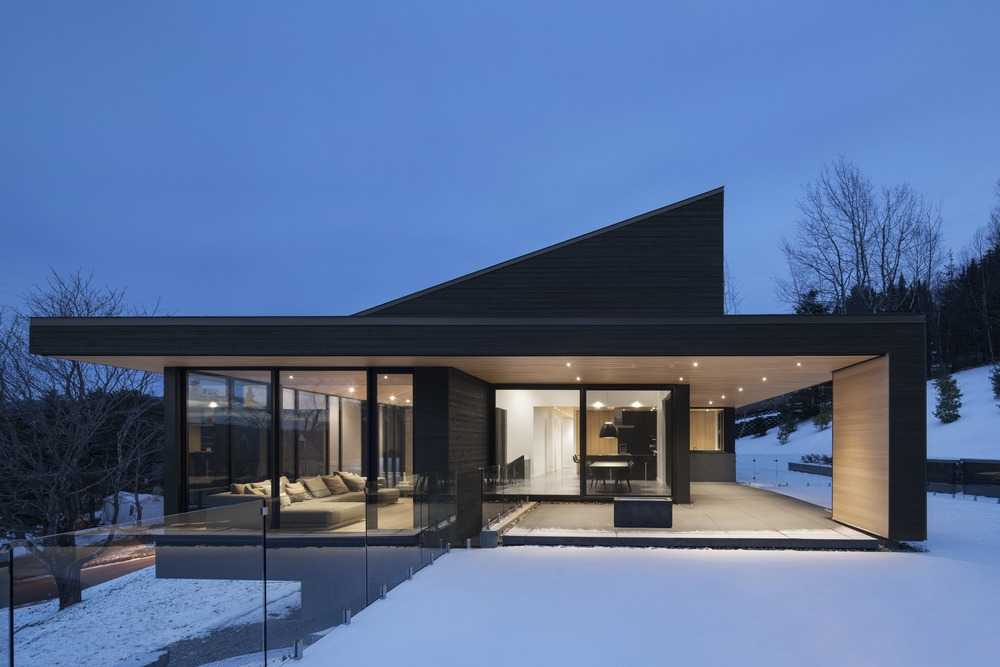 Wooden and concrete hall body