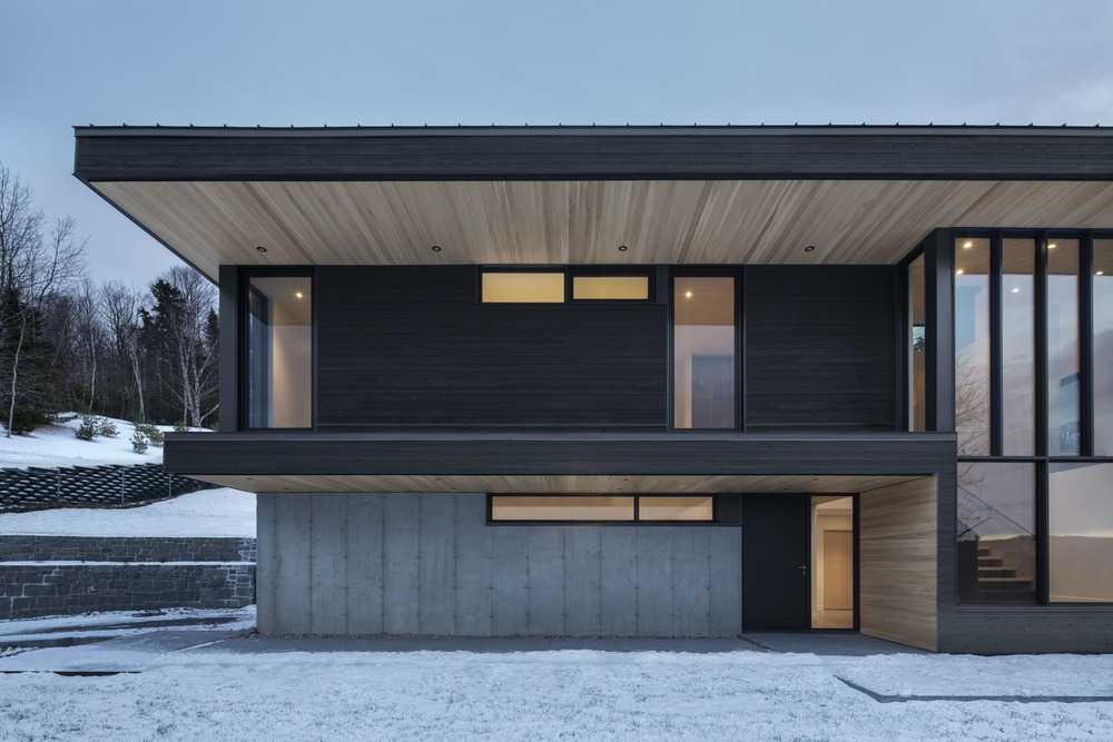 Wooden and concrete hall body