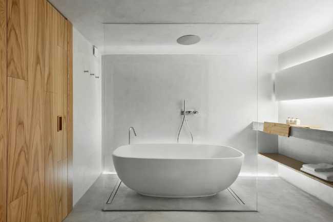 bathroom with bathtub