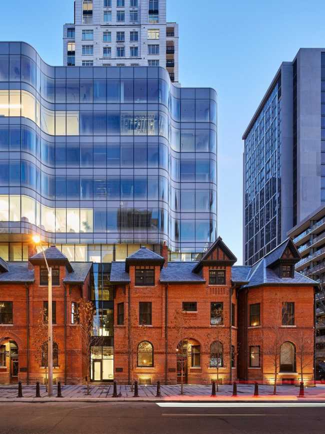 contrasto tra nuovo e esistente