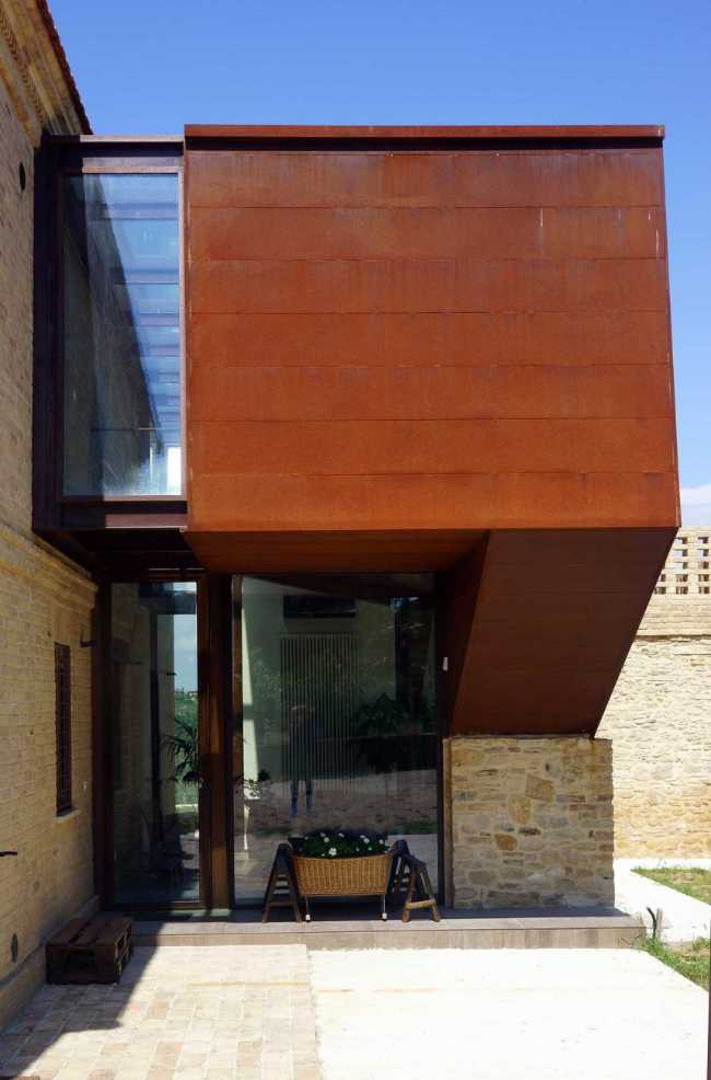 Volume added to a nineteenth-century house