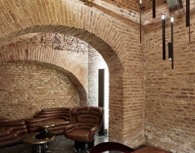 Interno con archi