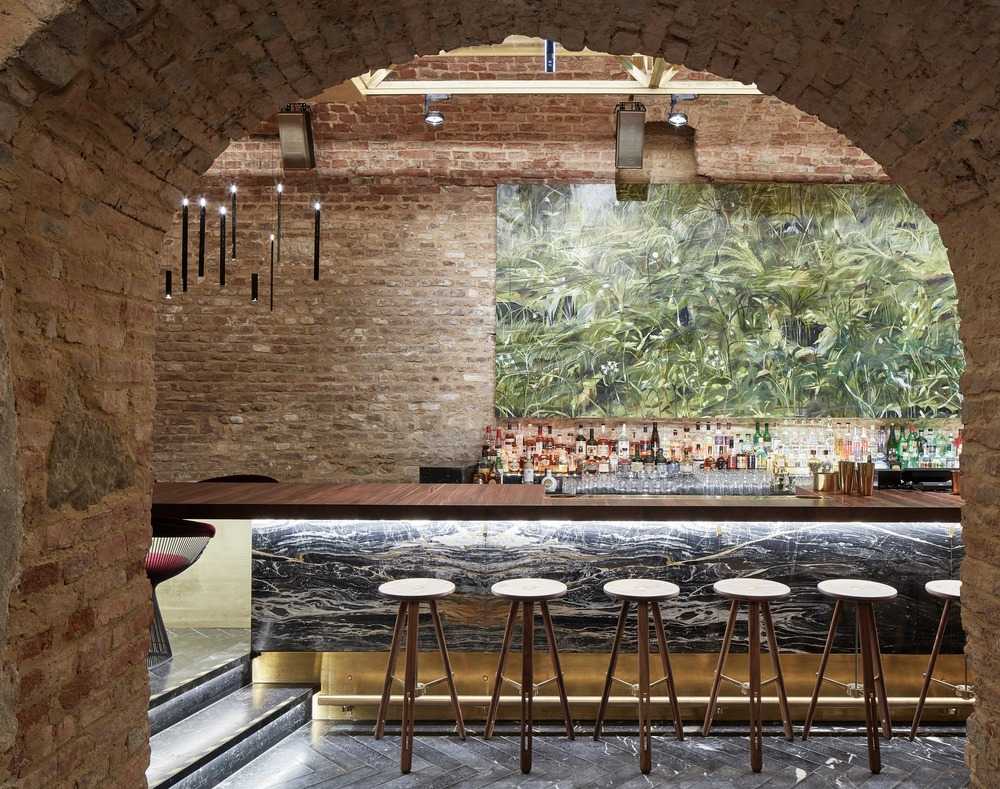 Dettaglio scala interna bar