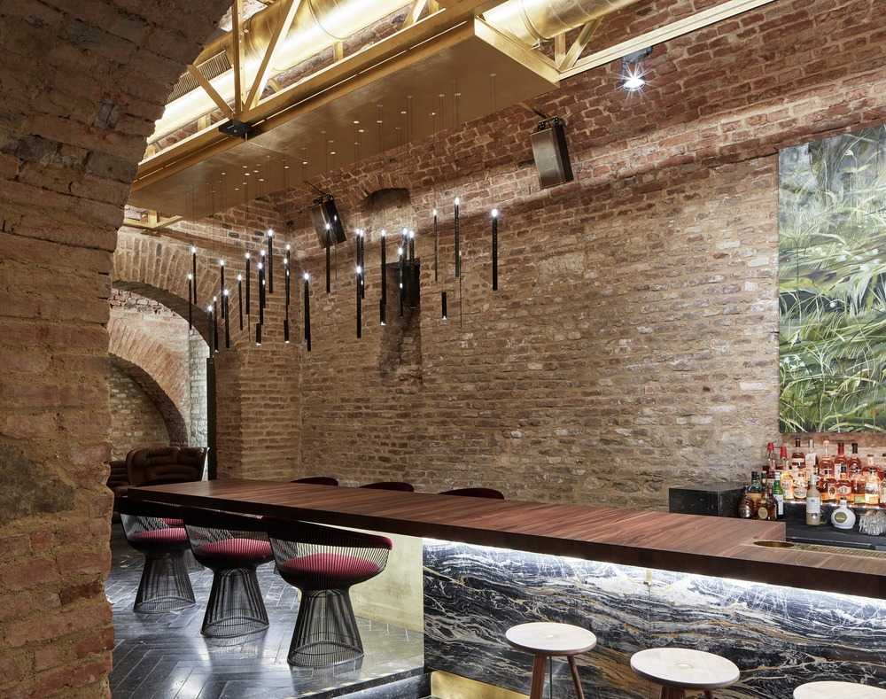 Dettaglio scala interna bar