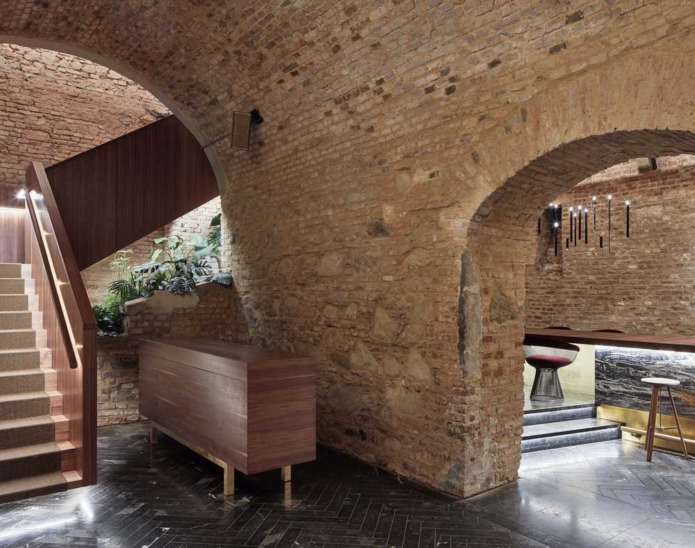 Dettaglio scala interna bar
