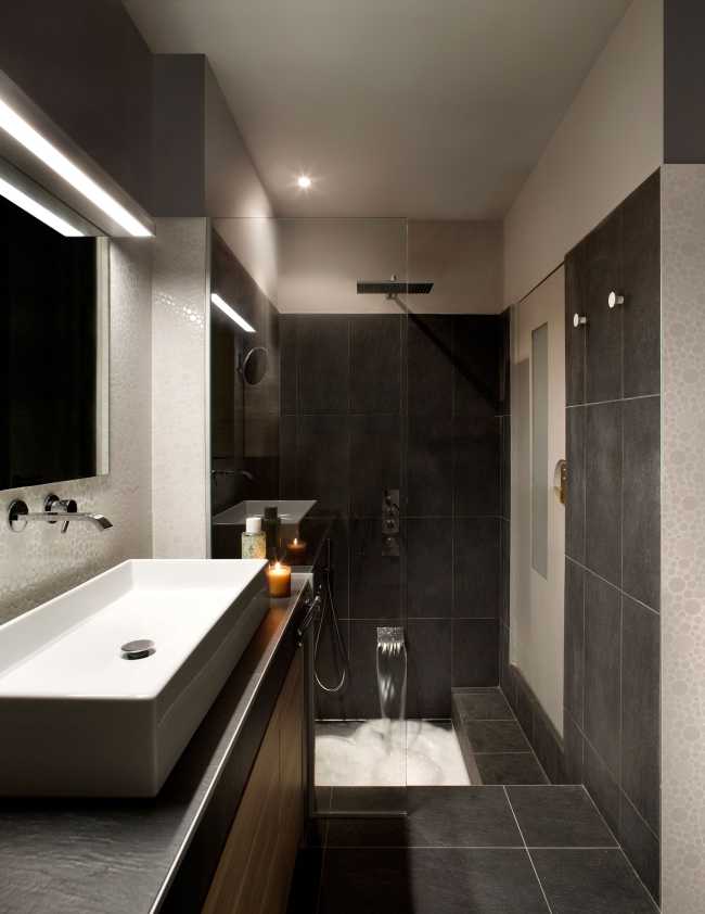 Sala da bagno nera