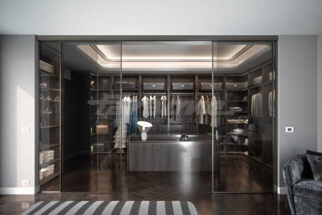 Porta scorrevole con vetro scuro