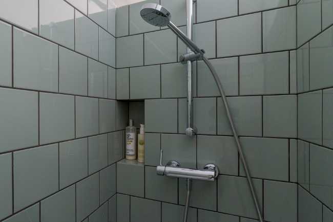 Box doccia piastrelle verde acqua