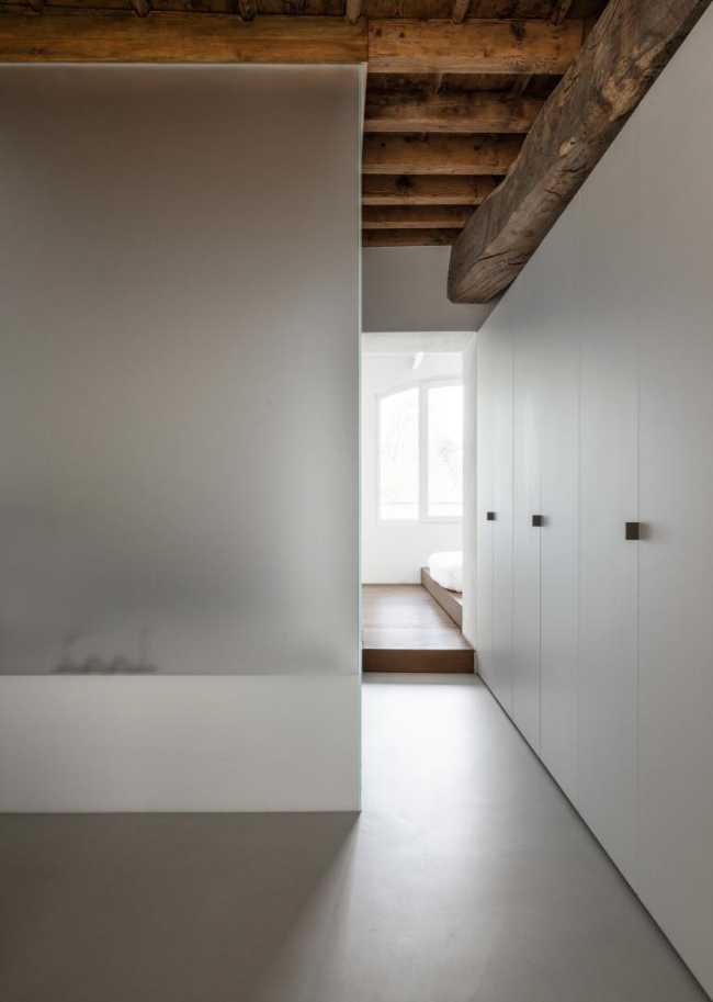 Appartamento storico soffitto con travi in legno