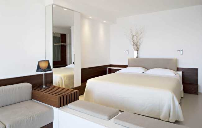 Bedroom in a mini-apartment for the holidays