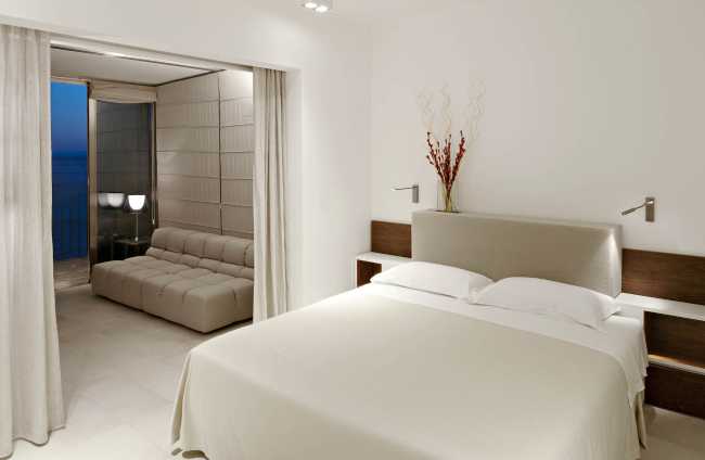 bedroom and sea