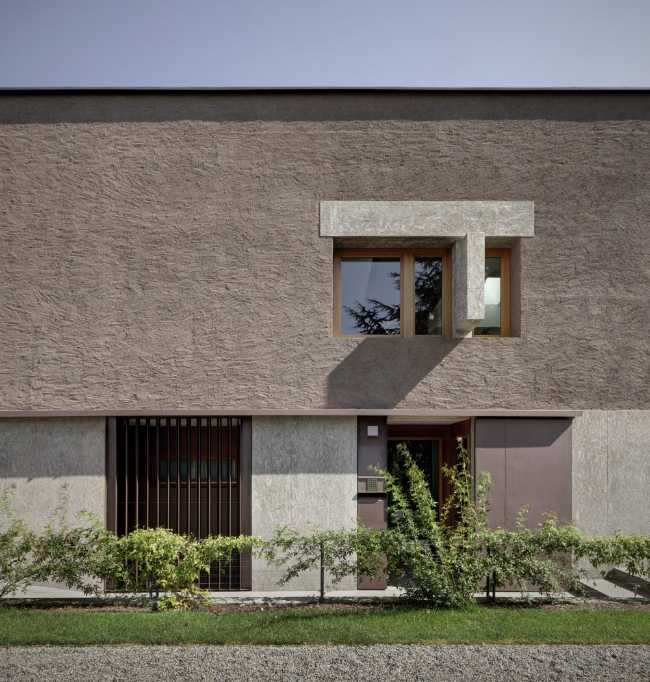 Dettaglio facciata deposito agricolo