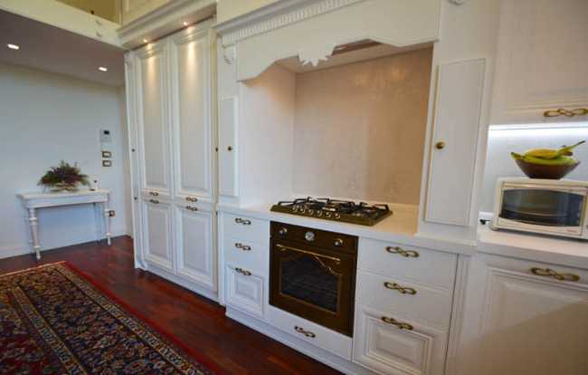 Cucina tradizionale bianco