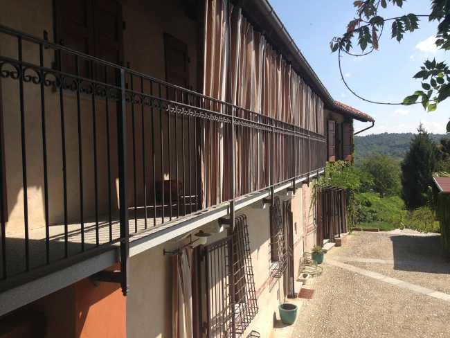 Facciata di un ex cascinale recuperato