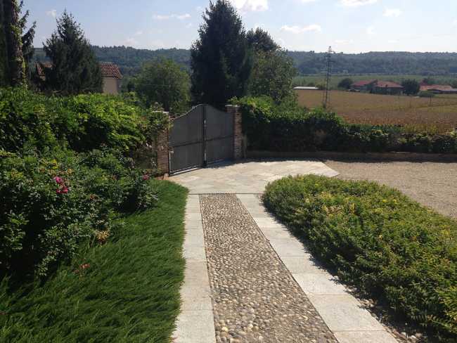 Campagna aperta con cascinale