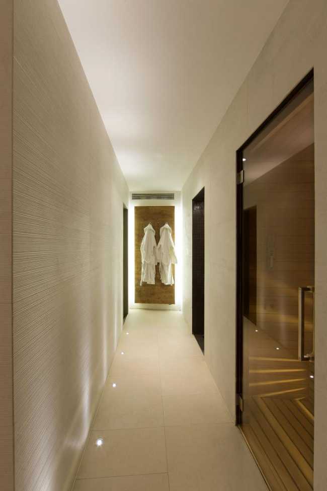 Corridoio centro benessere interni in legno e soft
