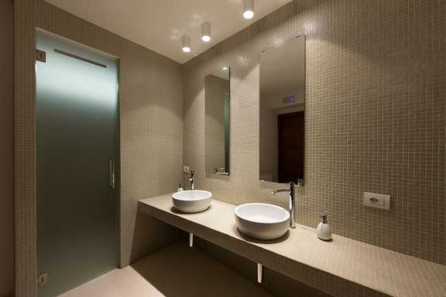 Bagno con lavabi centro benessere