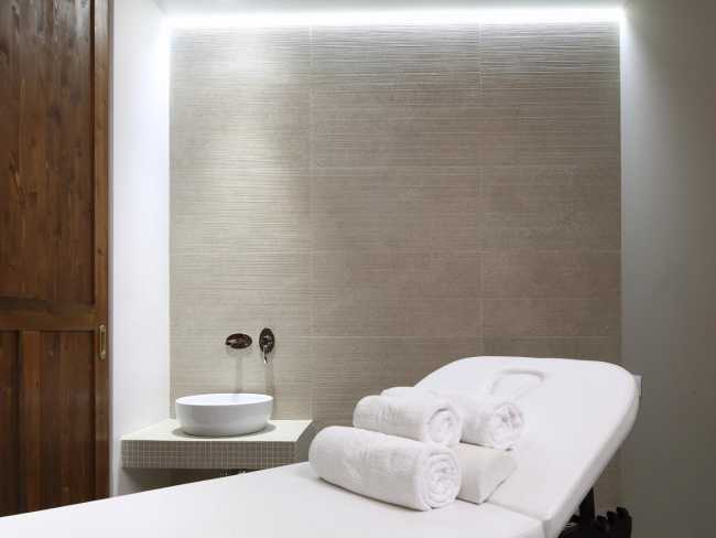 centro benessere lettino massaggi