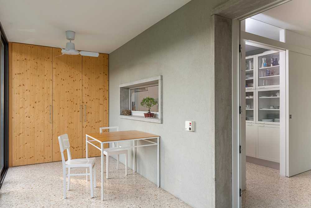 Veranda in metallo affacciata sul giardino