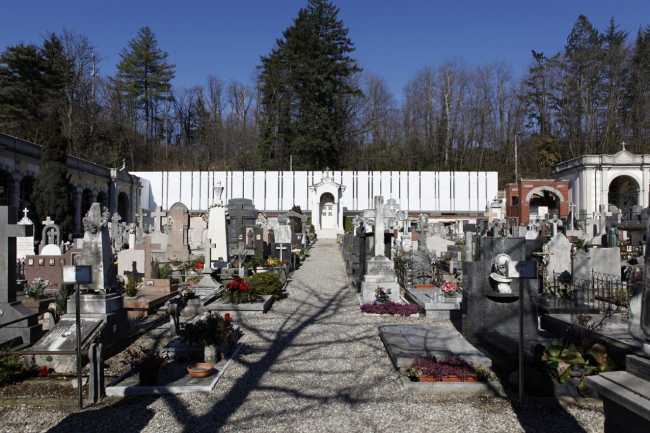 Cimitero ampliato con forme contemporanee