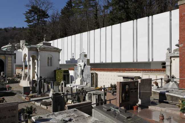 Cimitero ampliato con forme contemporanee
