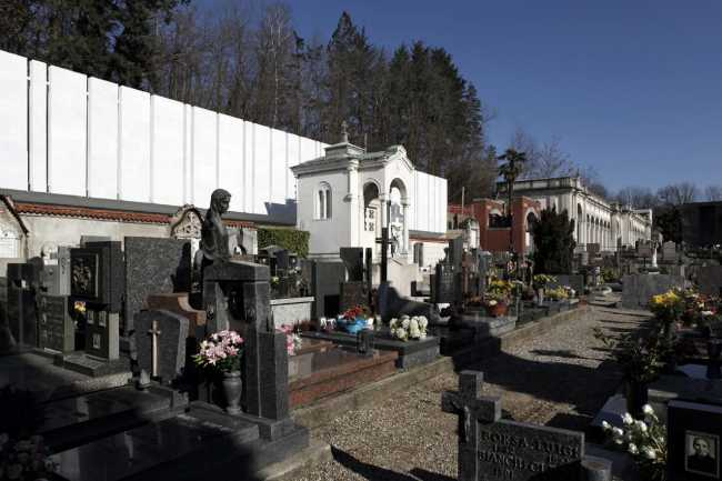 Cimitero ampliato con forme contemporanee