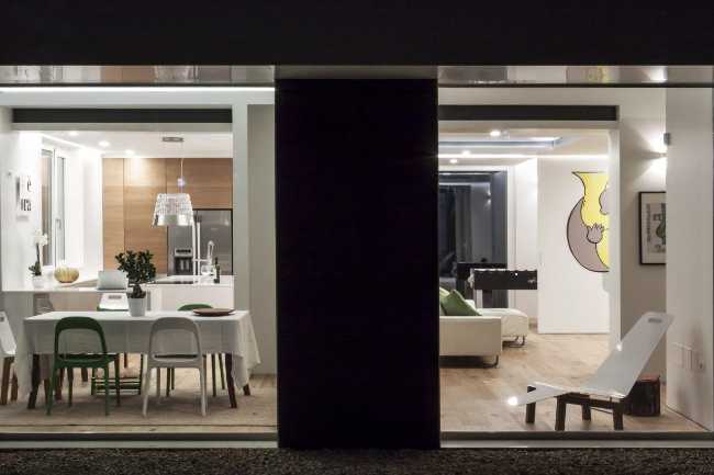 Vetrate sull'interno di una casa in campagna