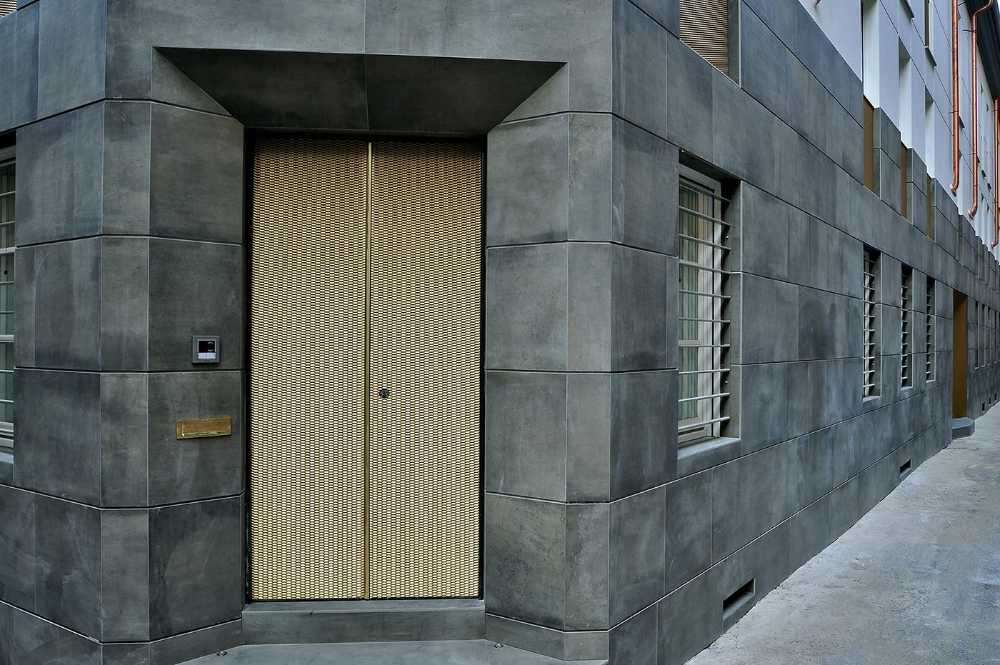 Finestra con balcone