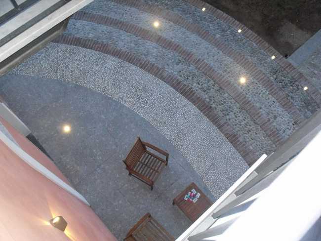 Esterno della villa illuminato