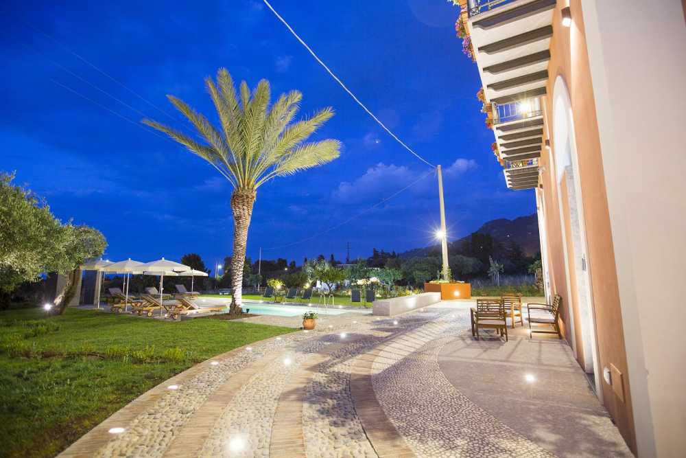 Edificio storico ristrutturato e trasformato in villa