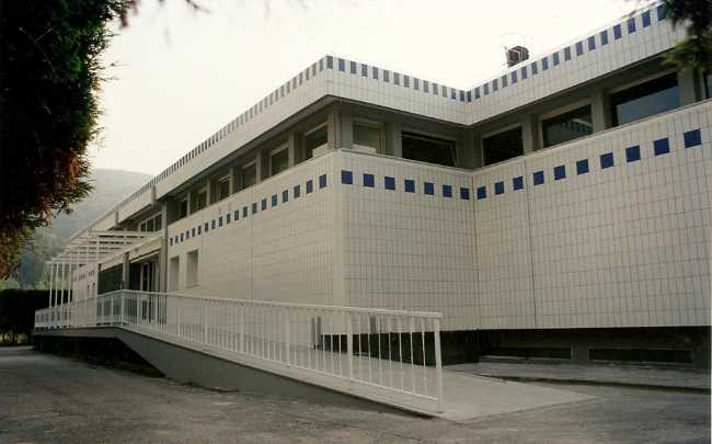 Complesso natatorio dettaglio facciata