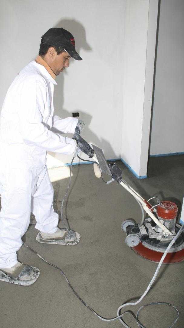 Livellamento del massetto di un pavimento