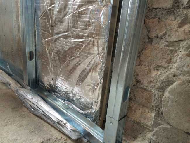 Struttura metallica e isolamento delle pareti interni