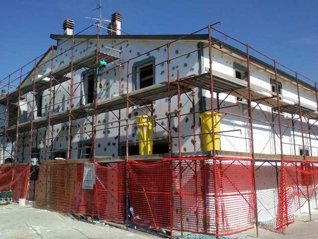 Risparmi sui consumi grazie al sistema di isolamento a cappotto FerriTherm